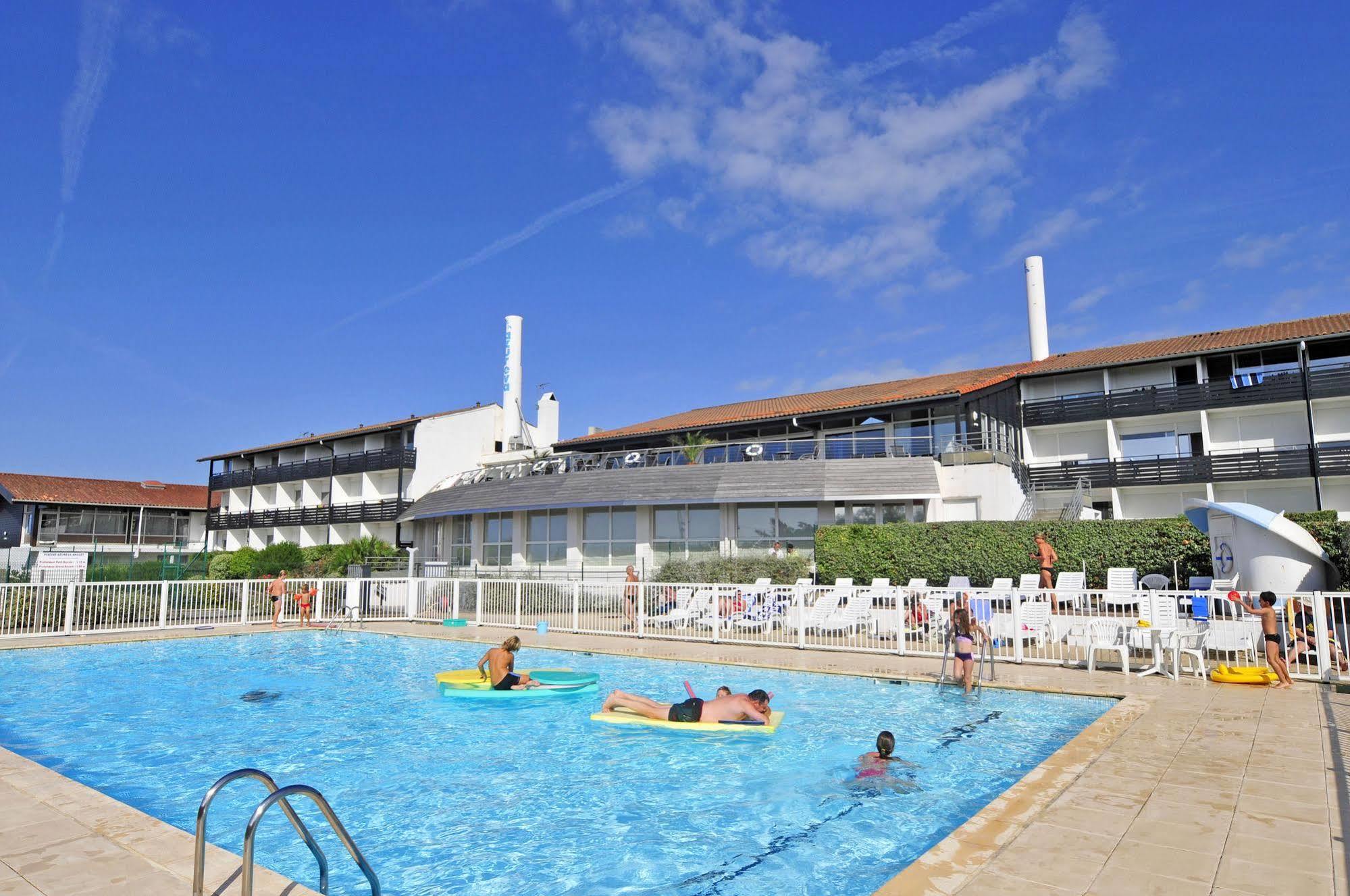 Village Vacances Azureva Anglet Bagian luar foto